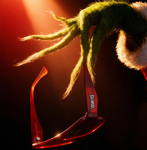 grinch hand holding losreyes lifestyle sunglasses gift guide best sport lifestyle sunglasses under 60$
