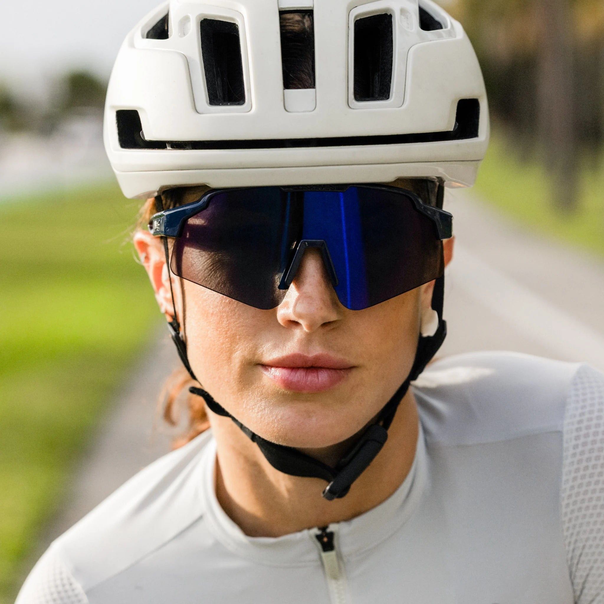 Close-up of LosReyes SHOWTIME Hurricane sunglasses featuring dark wraparound lenses and streamlined frame for cycling and endurance sports